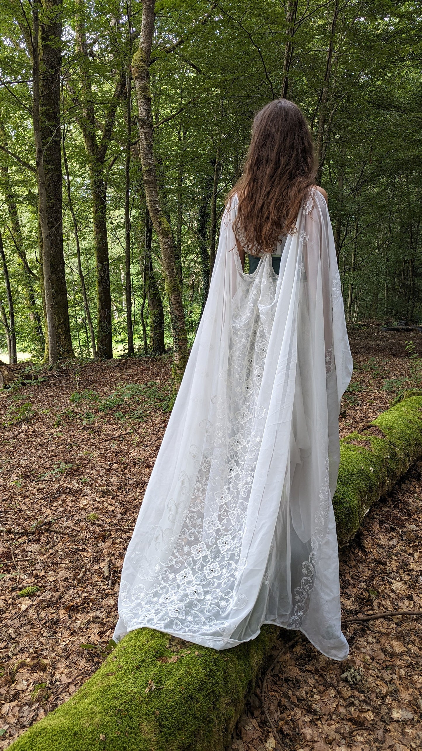 robe fée artisanal unique , tissu de seconde main , fait main , porté dos 