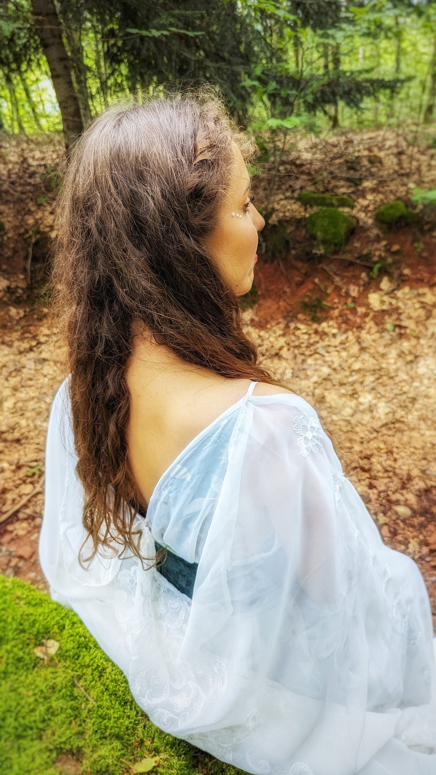 robe fée artisanal unique , tissu de seconde main , fait main , porté dos détaille 