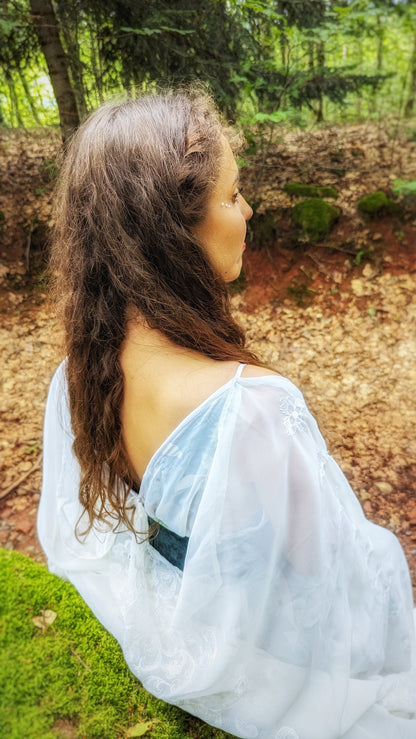 robe fée artisanal unique , tissu de seconde main , fait main , porté dos détaille 