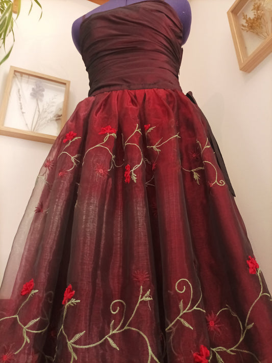 robe de bal Rosa , artisanal sur mesure , fait main, tissu recyclé vue face