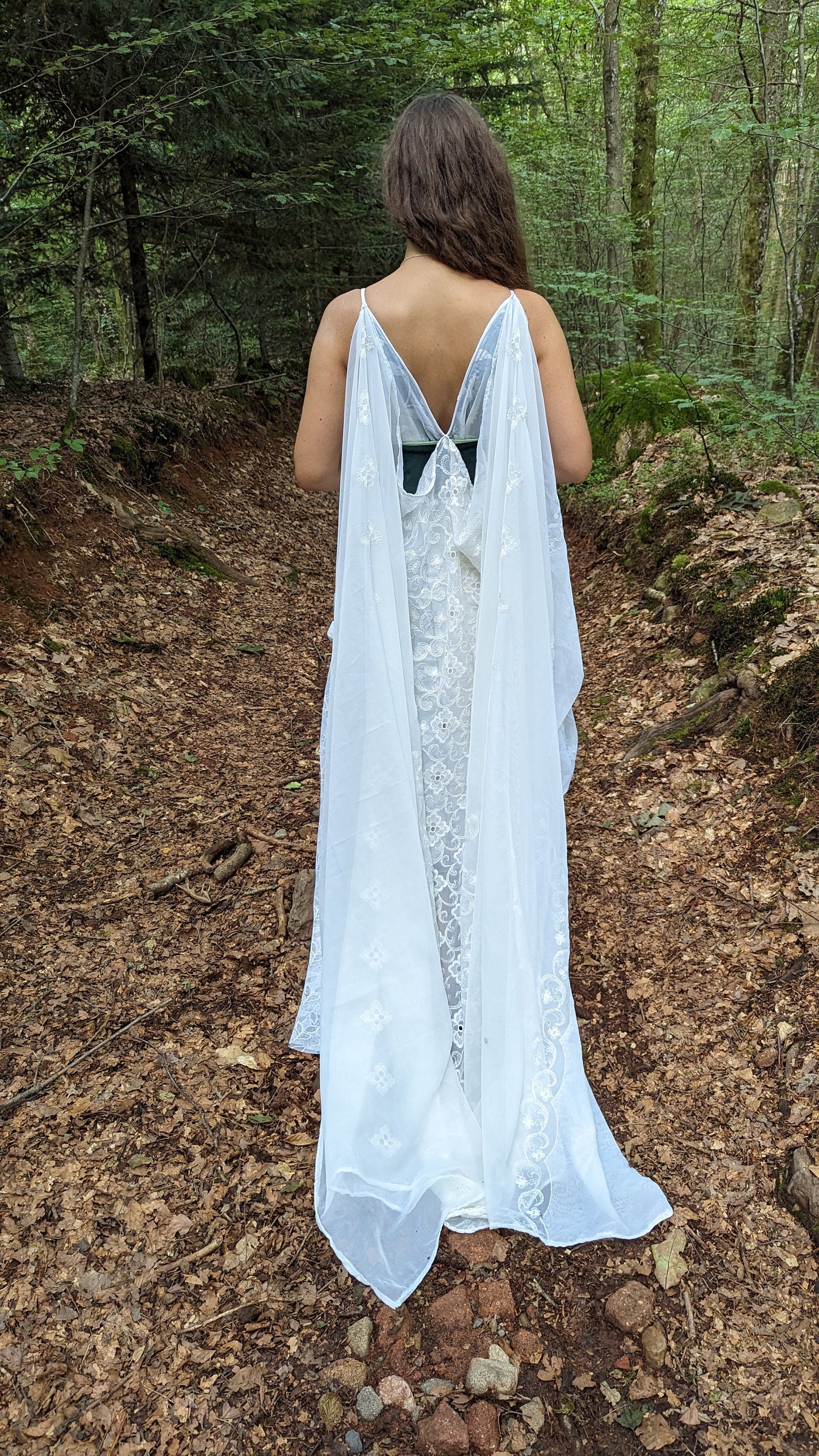 robe fée artisanal unique , tissu de seconde main , fait main , détaille dos 