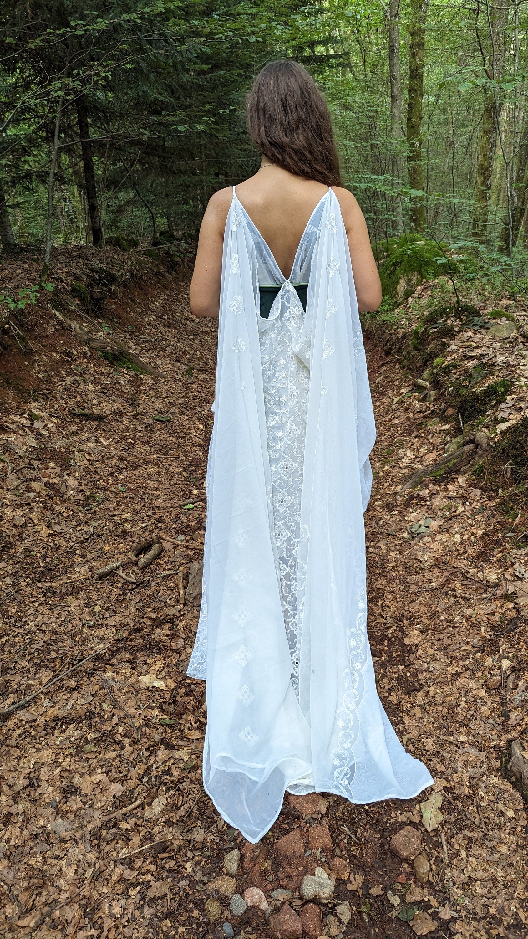 robe fée artisanal unique , tissu de seconde main , fait main , détaille dos 