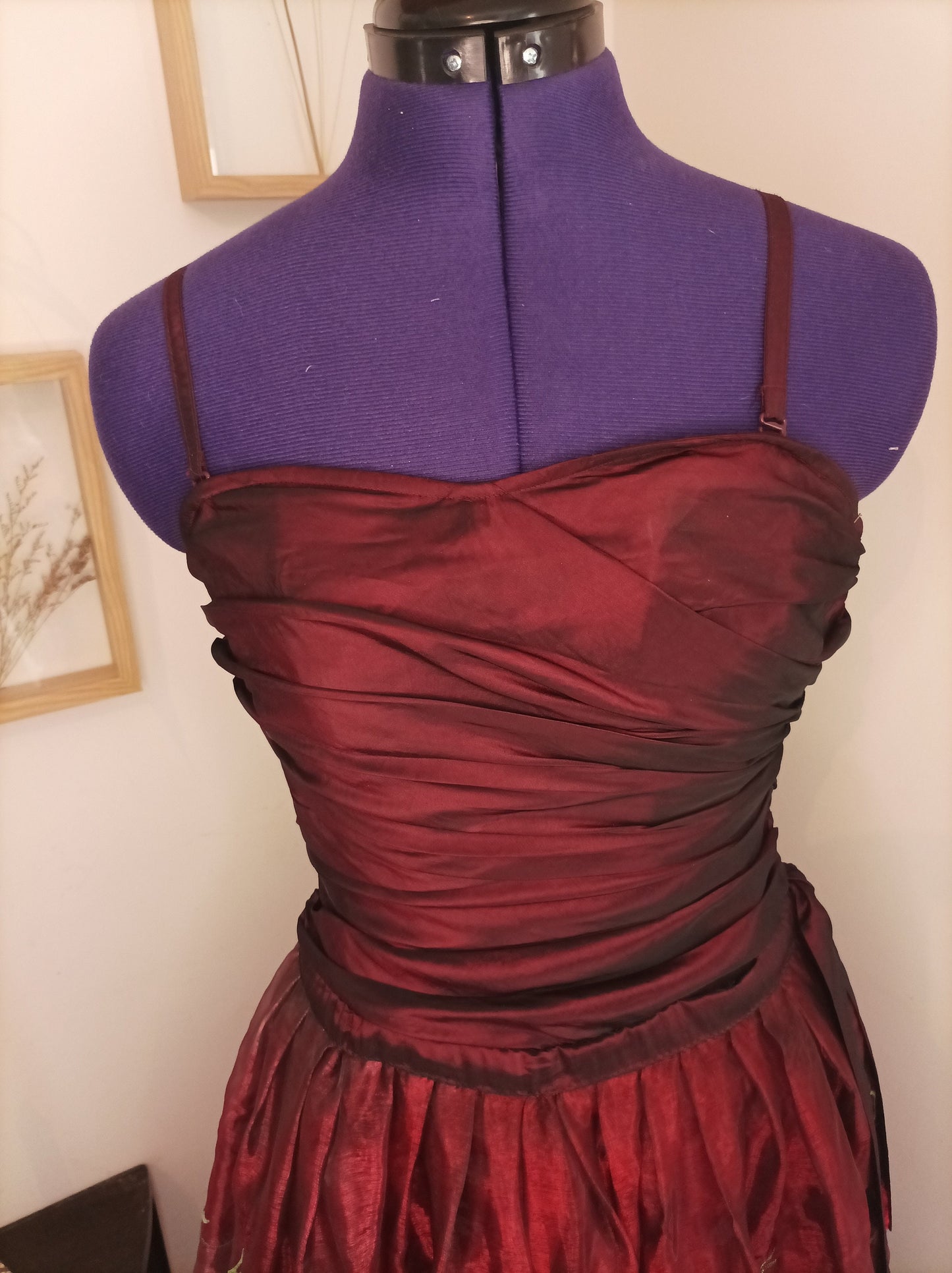robe de bal Rosa , artisanal sur mesure , fait main, tissu recyclé détaille buste 