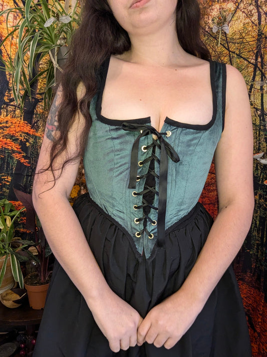 Corset réversible Elisabeth artisanal, vue de face, tissu recyclé coté velours vert 